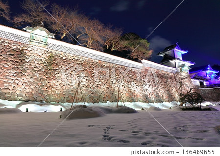 【石川縣】金澤城石川門銀白的夜景 136469655
