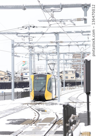 宇都宮平石站：輕軌與雪景 136470812