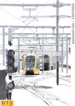 宇都宮平石站：輕軌與雪景 136470826