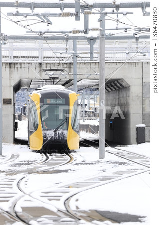 Utsunomiya Hiraishi Station: Light rail and snow scenery 136470830