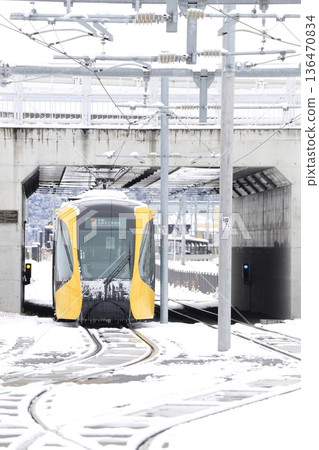 Utsunomiya Hiraishi Station: Light rail and snow scenery Utsunomiya Hiraishi Station: Light rail and snow scenery 136470834