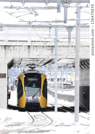 Utsunomiya Hiraishi Station: Light rail and snow scenery 136470839
