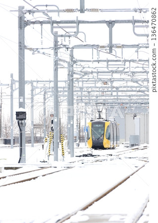 宇都宮平石站：輕軌與雪景 136470862