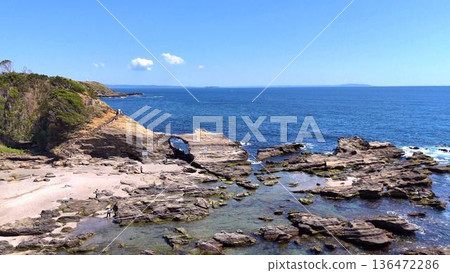 The coastline of Jogashima, located at the southernmost tip of the Miura Peninsula, and the rocky scenery around Umanose Cave Gate | The rocky shore and sea spread out under the blue sky The coastline of Jogashima, located at the southernmost tip of the Miura Peninsula, and the rocky scenery around Umanose Cave Gate | The rocky shore and sea spread out under the blue sky 136472286