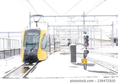 Utsunomiya Hiraishi Station "Light Rail and Snow Scenery" 136472920