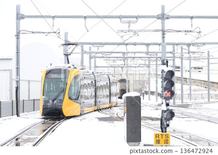 宇都宮平石站“輕軌與雪景” 136472924