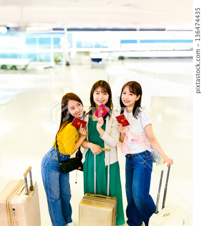 機場三位快樂的女士 ■攝影合作：關西國際機場（KIX） 136474435