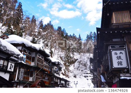 Winter Ginzan Onsen Winter Ginzan Onsen 136474926