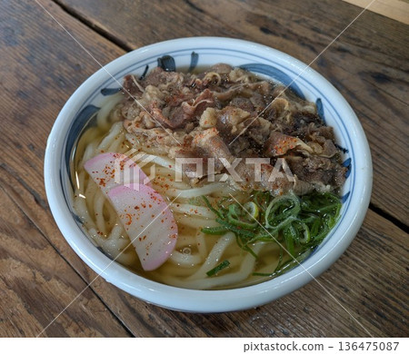 與烏冬面的肉烏冬面 136475087