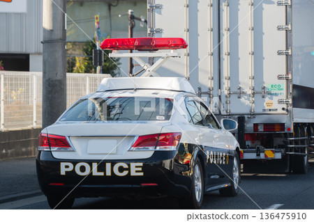 Police car cracking down Police car cracking down 136475910