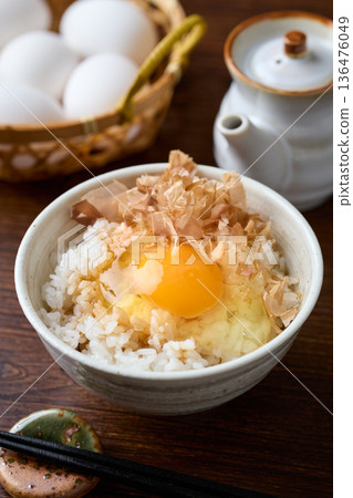 Rice topped with raw egg and bonito flakes 136476049