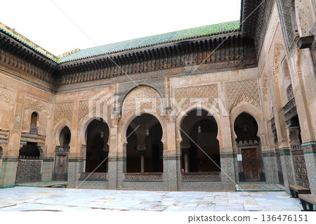 位於摩洛哥世界遺產菲斯老城的布伊納尼亞第一伊斯蘭學校 136476151