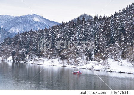 Winter Mogami River Kotatsu Boat 136476313