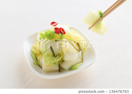 Enjoy winter vegetables! Pickled Chinese cabbage Enjoy winter vegetables! Pickled Chinese cabbage 136476783