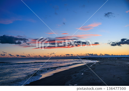Calm waves at sunset on Otsu Coast (Toyokoro Town, Hokkaido) Calm waves at sunset on Otsu Coast (Toyokoro Town, Hokkaido) 136477300