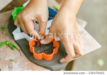 clay, handmade, potter 136478402