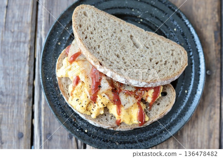 Berliner Landbrot sandwich: Scrambled egg sandwich on German rye bread 136478482