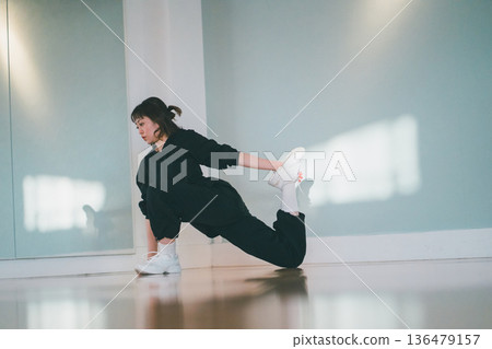 females, female, lady 136479157