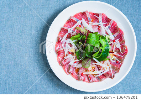 Yellowtail carpaccio 136479201