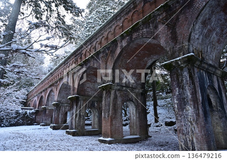 A silvery world of Suirokaku (Nanzenji Temple) 136479216