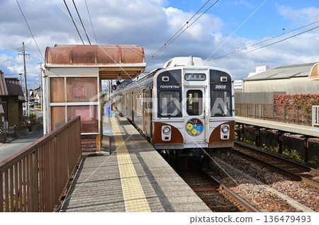 Kobe Station (Kanbe Station) Toyohashi Railway Atsumi Line 1800 series passing through Kobe Station (Kanbe Station) Toyohashi Railway Atsumi Line 1800 series passing through 136479493