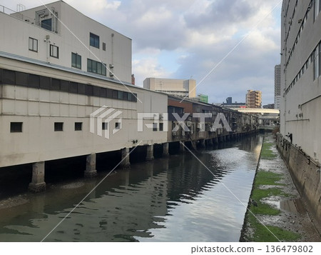運河上的橋 - 坦噶市場 136479802
