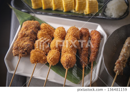 Delicious izakaya atmosphere Beer Food 136481159
