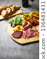 Decorate your dinner time with a cutting board 2 136481431
