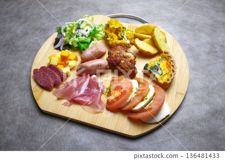 砧板上的食物 1 砧板上的食物 1 136481433