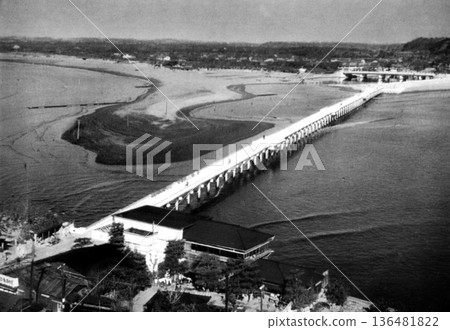 Old photo from 1953-1954, Fujisawa City, Kanagawa Prefecture, showing Benten Bridge as seen from Enoshima (when the bridge girders were made of wood) Old photo from 1953-1954, Fujisawa City, Kanagawa Prefecture, showing Benten Bridge as seen from Enoshima (when the bridge girders were made of wood) 136481822