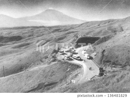 1953-1954年,從靜岡縣特國峠拍攝的富士山老照片 1953-1954年,從靜岡縣特國峠拍攝的富士山老照片 136481829