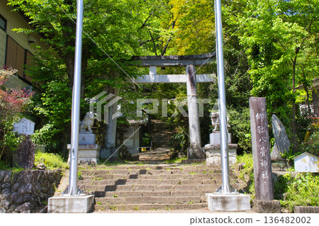 [Kanagawa Prefecture] Torii gate of Yasuga Shrine 136482002