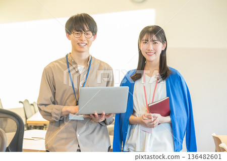 辦公室和男人 136482601