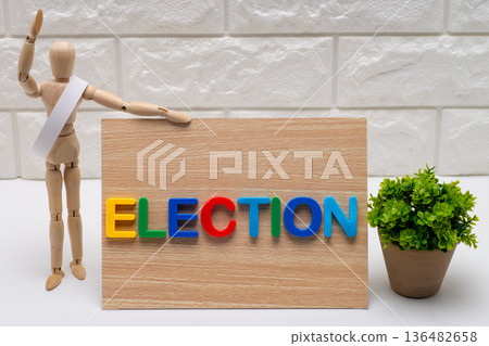 戴上瑤帶並寫有「選舉」字樣的候選人 136482658