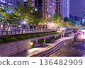 A beautiful urban night view of Cheonggyecheon Stream flowing through the center of Seoul, South Korea 136482909