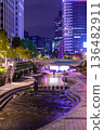 A beautiful urban night view of Cheonggyecheon Stream flowing through the center of Seoul, South Korea 136482911