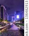 A beautiful urban night view of Cheonggyecheon Stream flowing through the center of Seoul, South Korea 136482913