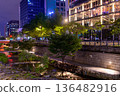 A beautiful urban night view of Cheonggyecheon Stream flowing through the center of Seoul, South Korea 136482916