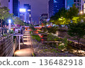 A beautiful urban night view of Cheonggyecheon Stream flowing through the center of Seoul, South Korea 136482918