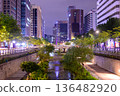 A beautiful urban night view of Cheonggyecheon Stream flowing through the center of Seoul, South Korea 136482920
