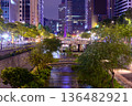 A beautiful urban night view of Cheonggyecheon Stream flowing through the center of Seoul, South Korea 136482921