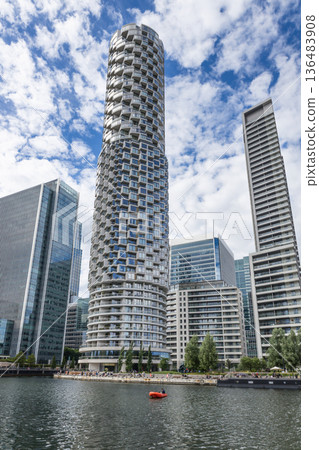One Park Drive skyscraper and modern architecture in Canary Wharf One Park Drive skyscraper and modern architecture in Canary Wharf 136483908