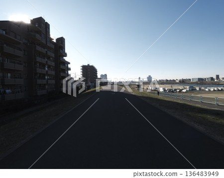 Tamagawa River embankment road and cityscape on a clear winter day Tamagawa River embankment road and cityscape on a clear winter day 136483949