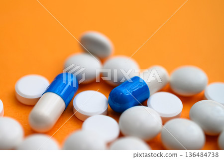 Tablets and capsules 136484738