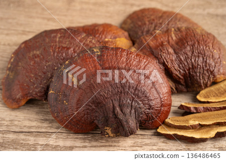 Lingzhi or Reishi mushroom with capsules, organic natural healthy food. Lingzhi or Reishi mushroom with capsules, organic natural healthy food. 136486465