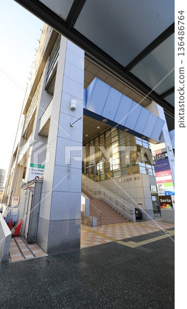Escalators installed at the east exit of Higashi-Hanno Station on the JR Hachiko Line and Seibu Railway Ikebukuro Line, and in station buildings housing commercial facilities. Escalators installed at the east exit of Higashi-Hanno Station on the JR Hachiko Line and Seibu Railway Ikebukuro Line, and in station buildings housing commercial facilities. 136486764