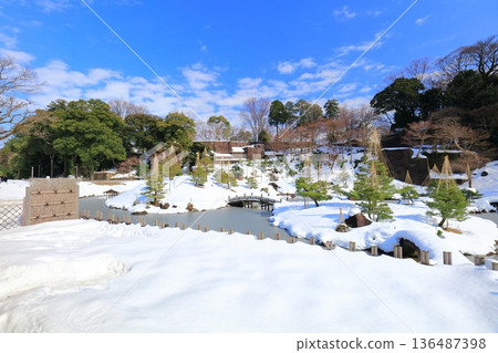 [石川縣]銀白色的金澤城和玉泉院丸庭園 136487398