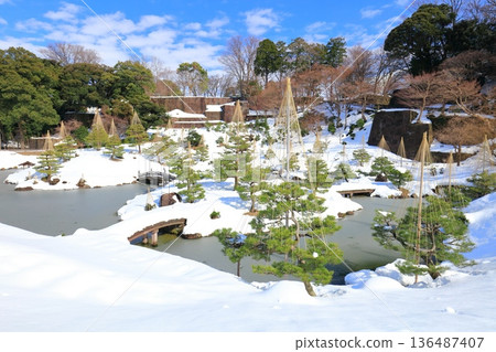 [石川縣]銀白色的金澤城和玉泉院丸庭園 136487407