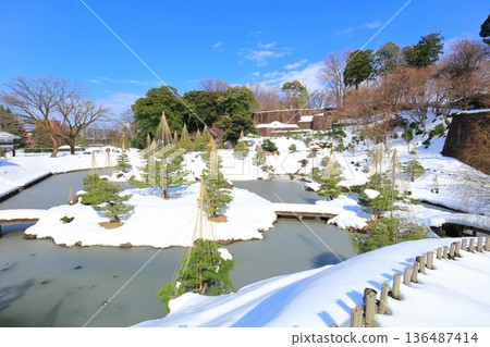 [石川縣]銀白色的金澤城和玉泉院丸庭園 136487414