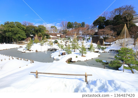 [Ishikawa Prefecture] The Silver-White Kanazawa Castle and Gyokusen'inmaru Garden 136487420